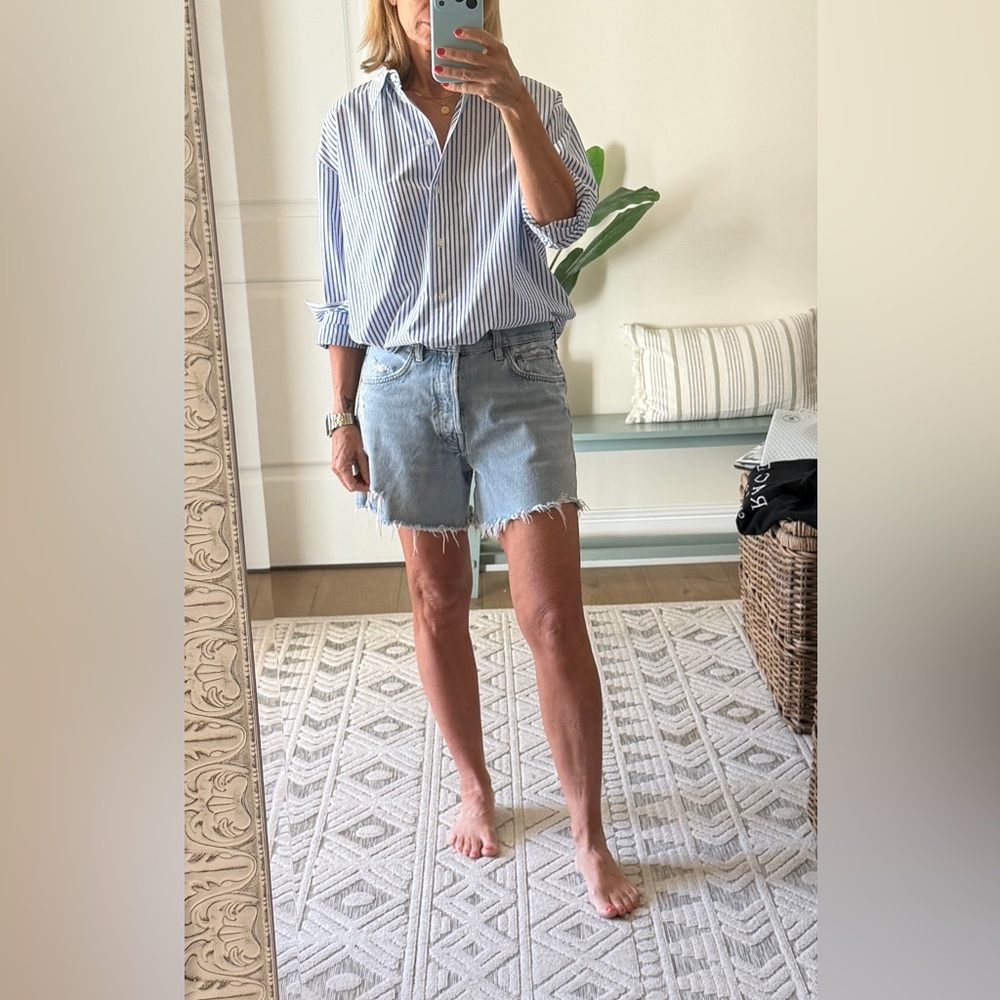 Agolde light washed distressed denim jean shorts. Size 28